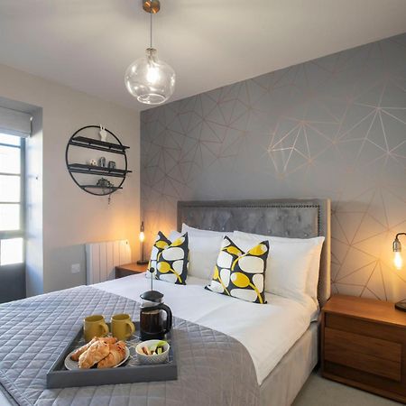Elliot Oliver - Modern 2 Bedroom Town Centre Apartment Челтнъм Екстериор снимка