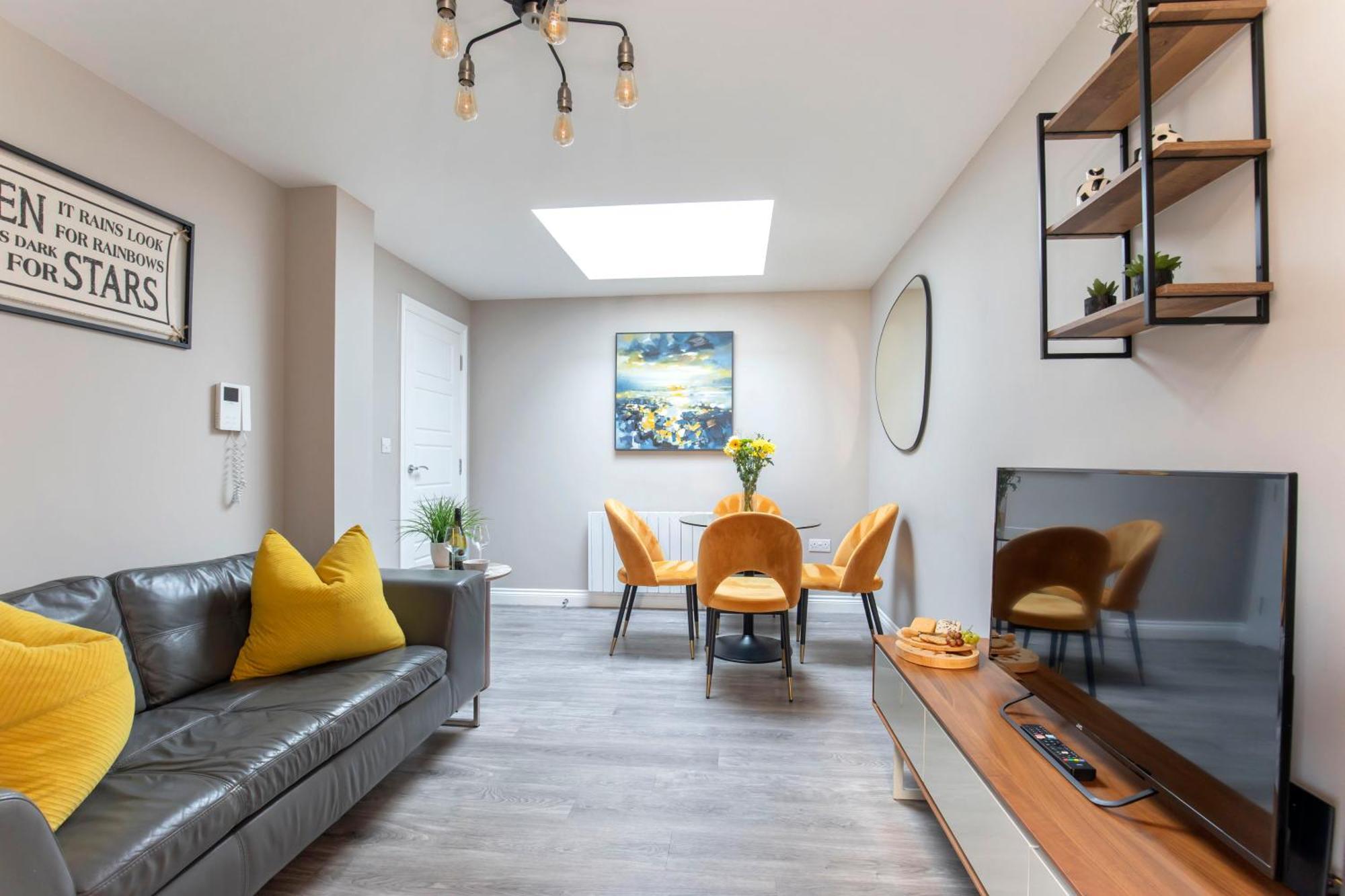 Elliot Oliver - Modern 2 Bedroom Town Centre Apartment Челтнъм Екстериор снимка