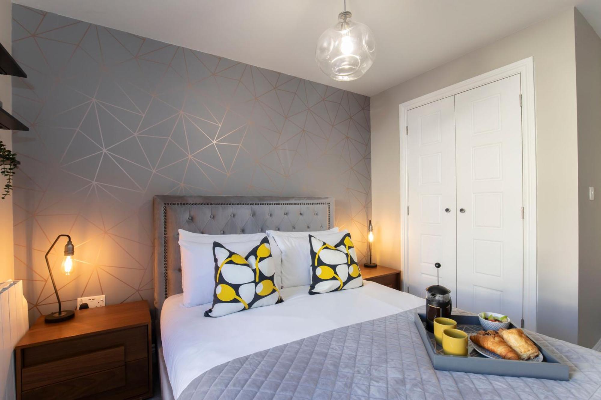 Elliot Oliver - Modern 2 Bedroom Town Centre Apartment Челтнъм Екстериор снимка
